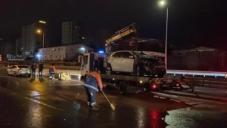 Ataşehirde 8 aracın karıştığı zincirleme kaza: 4 yaralı