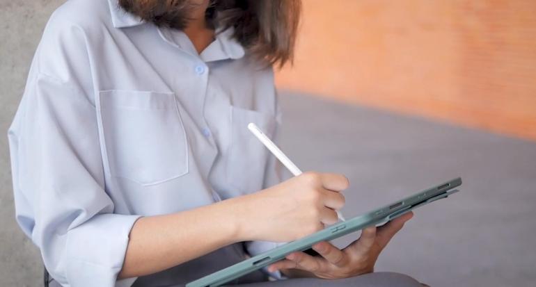 Bakan Uraloğlu: Çevrim içi medyada geçirilen haftalık süre 41 saat 37 dakikaya ulaştı