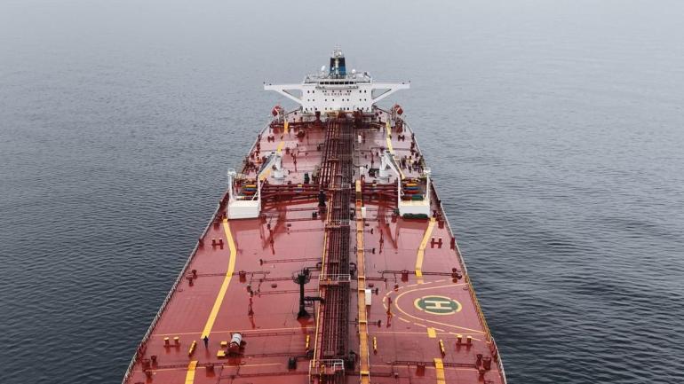 Karadenizde saldırıya uğrayan petrol tankeri Türkeli Demirleme Sahasına çekildi