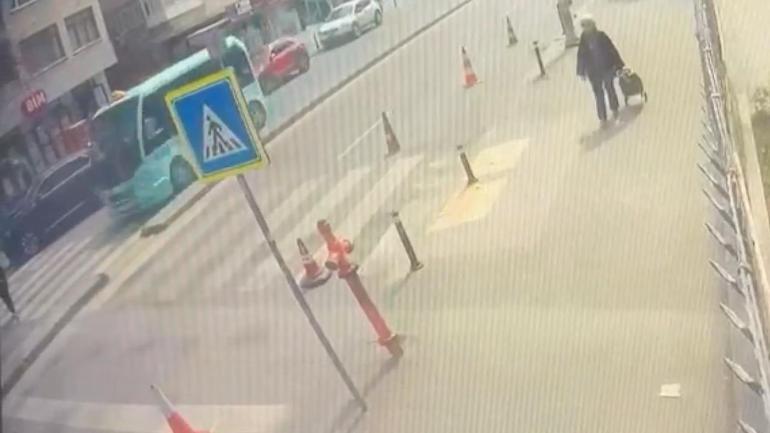 Maltepede minibüsün yaya geçidinde çarptığı kadın hayatını kaybetti