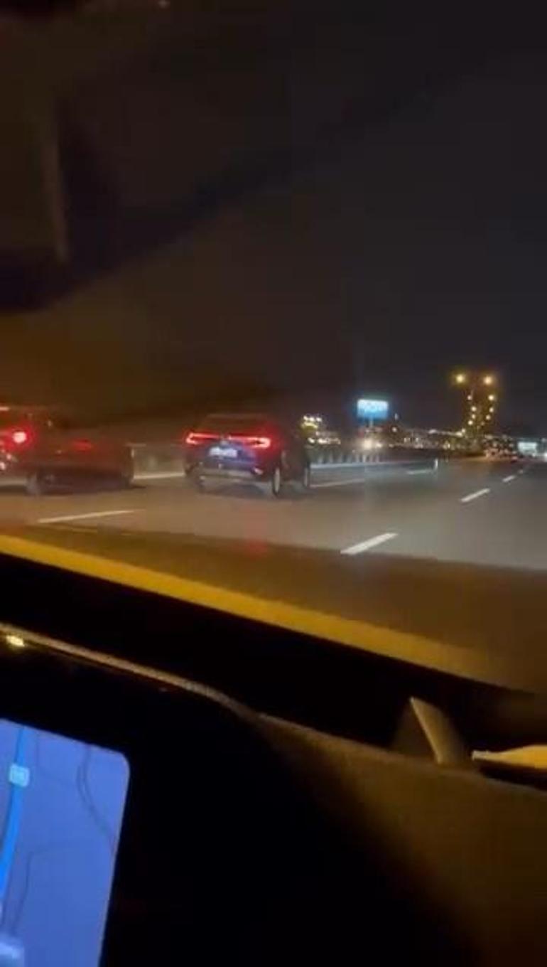 Pendik Tem Otoyolunda trafiği tehlikeye atan otomobil sürücüsü kamerada