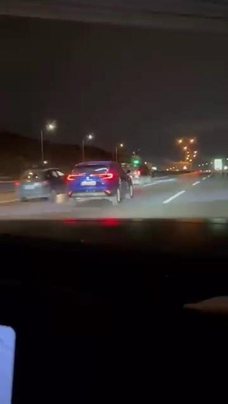 Pendik Tem Otoyolunda trafiği tehlikeye atan otomobil sürücüsü kamerada