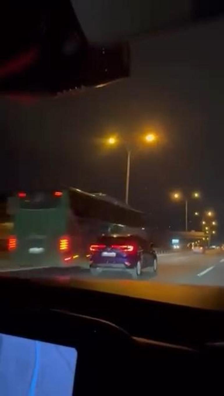 Pendik Tem Otoyolunda trafiği tehlikeye atan otomobil sürücüsü kamerada