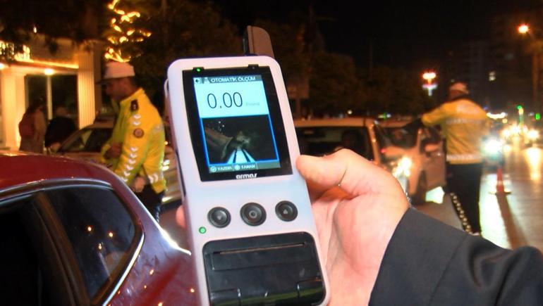 Trafik denetiminde ehliyeti iptal edildi, Beni çekmeyin, avukatım dedi