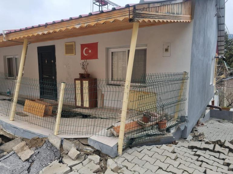 Mersinde heyelan nedeniyle bazı evler zarar gördü