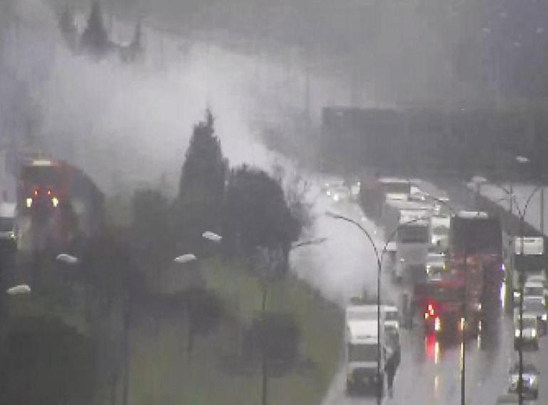 Tuzla TEM Otoyolu’nda TIR kupası alev alev yandı