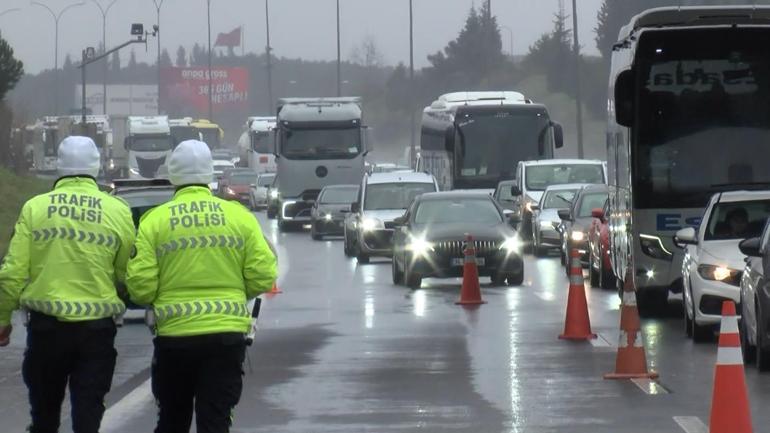 Tuzla TEM Otoyolu’nda TIR kupası alev alev yandı