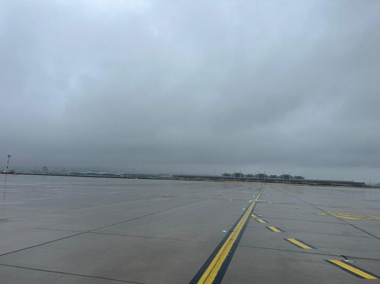 Sabiha Gökçen Havalimanında uçuşlara yağmur engeli; 42 uçak divert etti