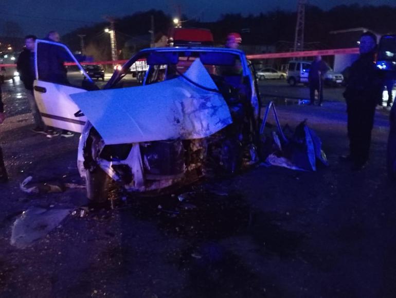 İşçi servisiyle çarpışan otomobilin sürücüsü öldü