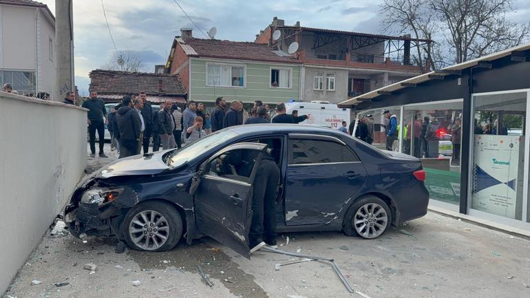 Tokatta 2 otomobilin çarpıştığı kaza kamerada; 2 yaralı