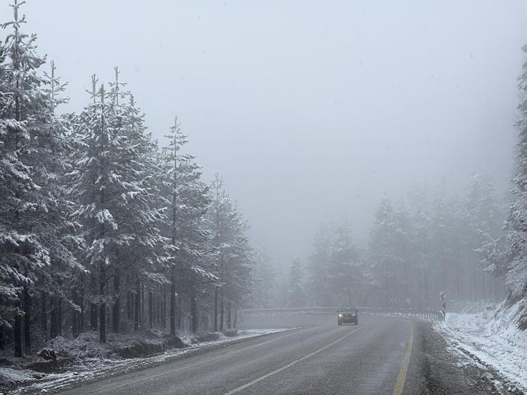 Domaniç-İnegöl yolunda kar ve sis
