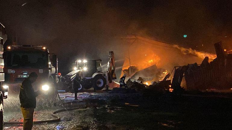 Osmaniye’de kağıt fabrikası yangını