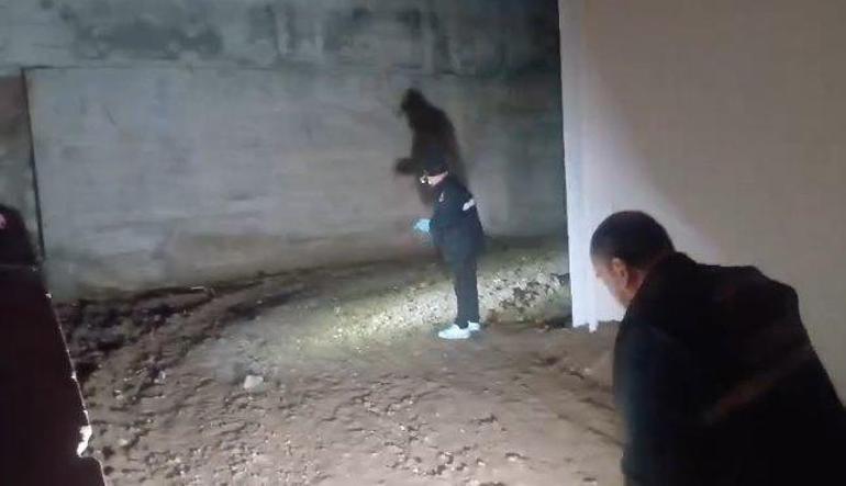 Husumetli oldukları kişinin evine zorla giren silahlı 4 kişiye gözaltı