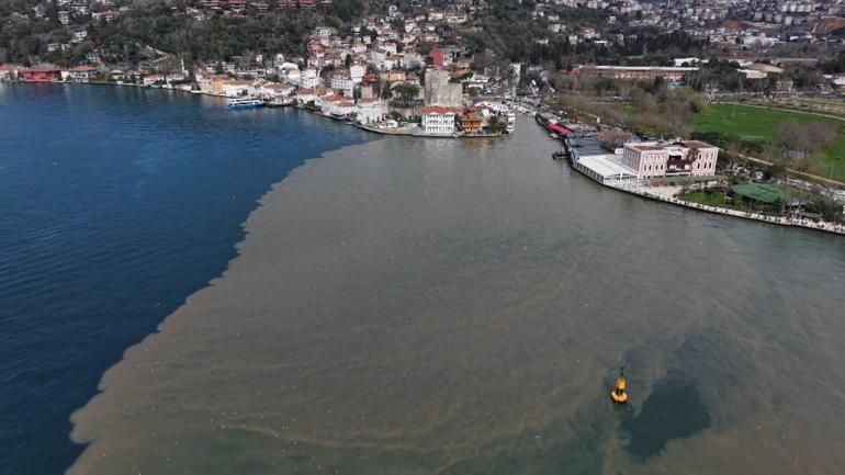 Sağanak sonrası İstanbul Boğazı’ndaki renk değişimi havadan görüntülendi