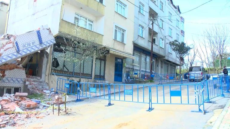Sultangazide kentsel dönüşüm kapsamında apartman yıkıldı; yandaki binada hasar oluştu