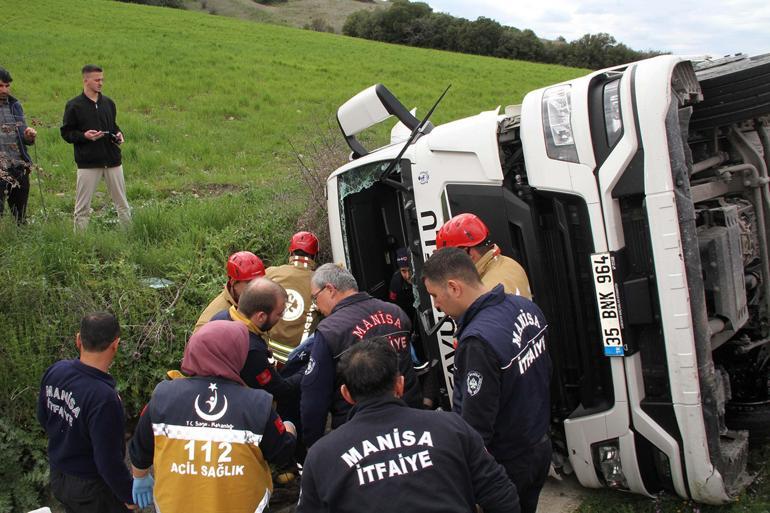 Tanker, yağmur suyu tahliye kanalına devrildi: 1i ağır, 3 yaralı