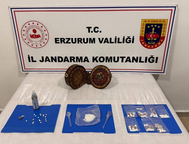 Erzurum’da ceylan derisine yazılmış altın işlemeli Tevrat ele geçirildi