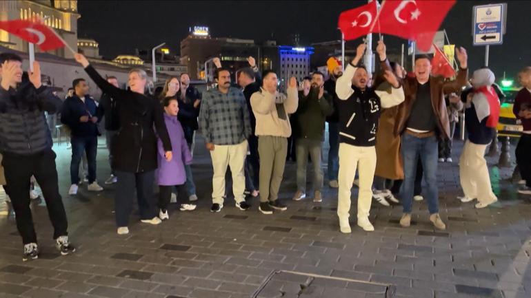 A Milli Takımın Dünya Kupası’na katılması Taksimde kutlandı