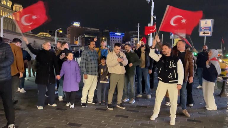 A Milli Takımın Dünya Kupası’na katılması Taksimde kutlandı