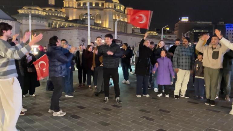 A Milli Takımın Dünya Kupası’na katılması Taksimde kutlandı