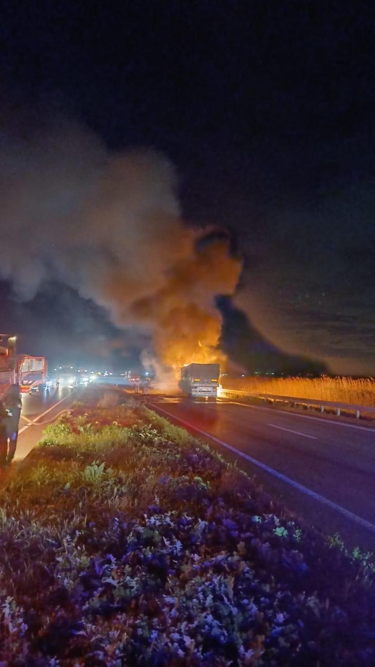 Bursada buğday yüklü TIR alev alev yandı