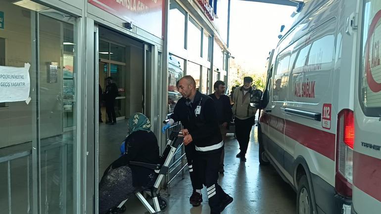 Adanada tarım işçilerini taşıyan minibüs devrildi; 17 yaralı