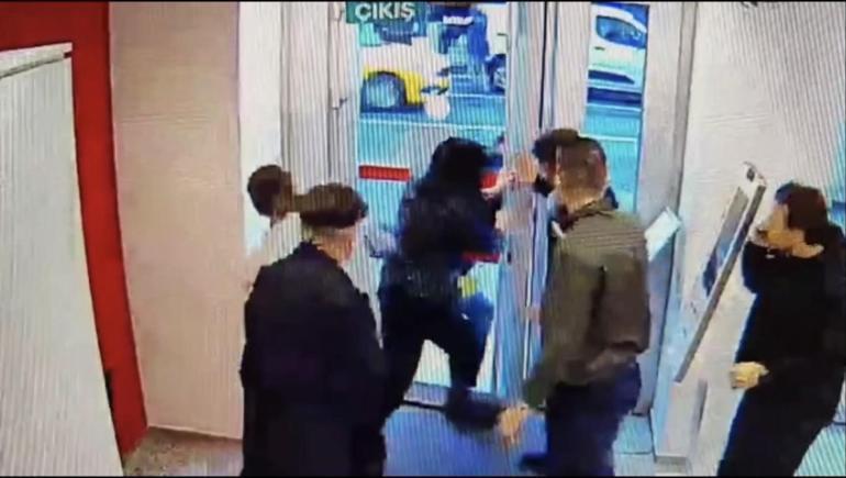 Beşiktaş’ta silahlı saldırganın bankayı bastığı anlar güvenlik kamerasında: Tutuklandı
