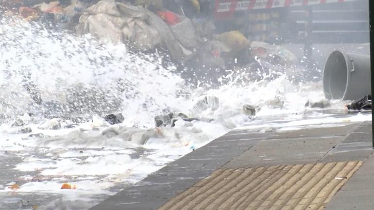 Fatih’te çöpe atılan karpit patlamaya neden oldu