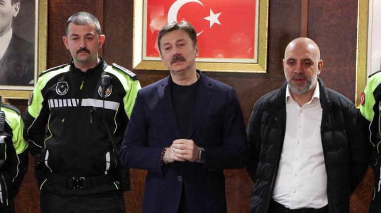 Bahçelievlerde, 3 aylık bebeği hastaneye ulaştıran zabıta ekibi ödüllendirildi