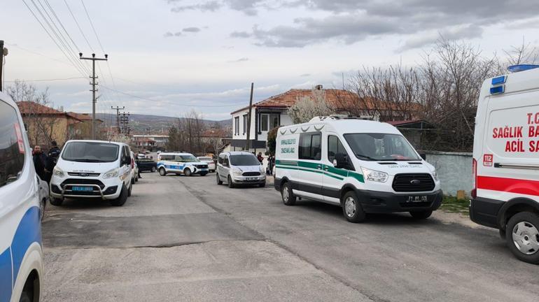 İki oğlunun bıçak ve nacakla saldırdığı baba öldü