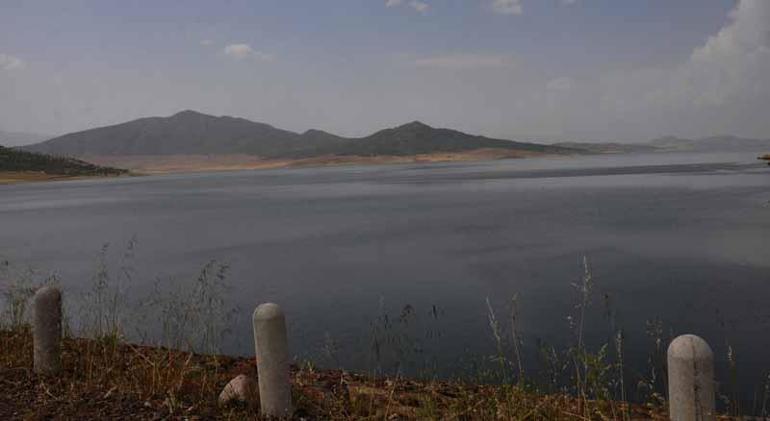 Yağışlar Tahtaköprü Barajı’nı doldurdu; Hicaz demir yolu yeniden su altında kaldı