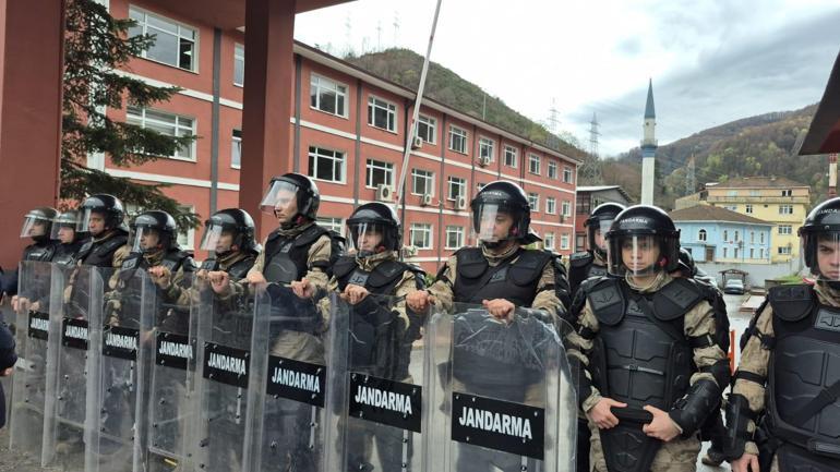 Zonguldak’taki gergin meclis birleşimi CHP’liler katılmadan yapıldı