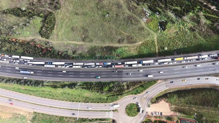 TEM’de 2 TIR, tanker ve otomobil çarpıştı: 2 ölü