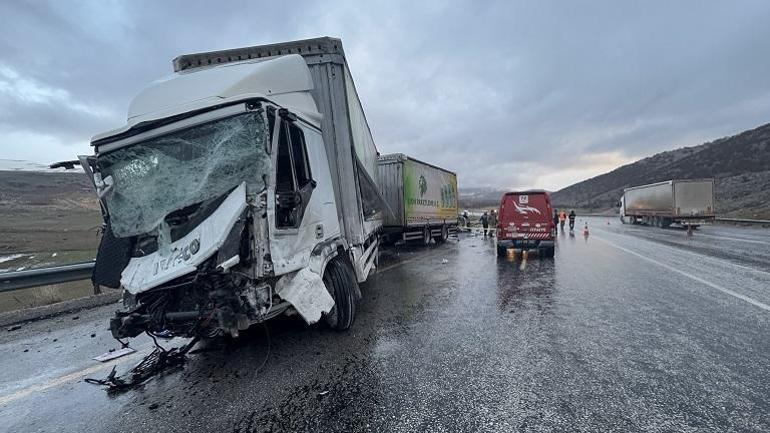 Malatyada otomobil ile TIR çarpıştı: 3 ölü, 1 yaralı