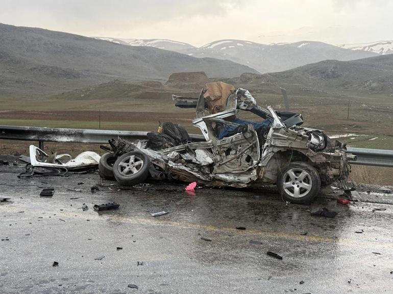 Malatyada otomobil ile TIR çarpıştı: 3 ölü, 1 yaralı