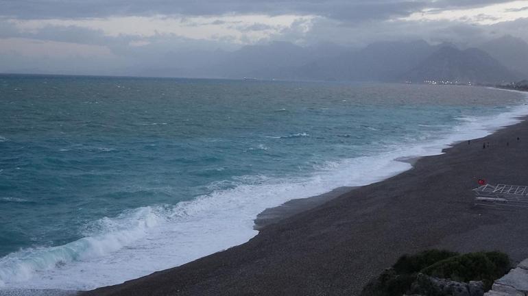 Deniz manzarası izlerken dalga ile açığa sürüklendiler; 2 kardeş kurtuldu, kuzenleri öldü