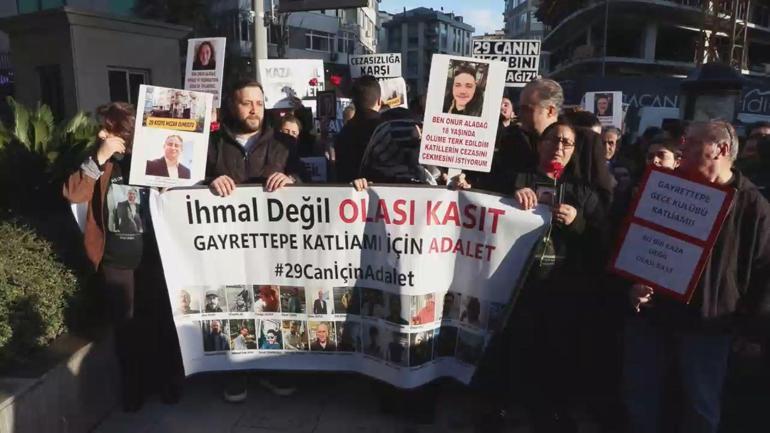 Beşiktaşta gece kulübündeki yangında hayatını kaybeden 29 kişinin anısına yürüyüş düzenlendi