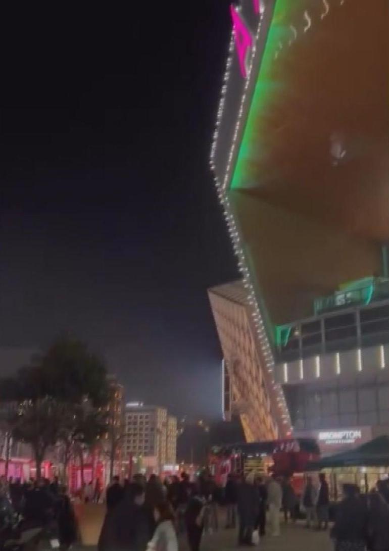 Kağıthanede alışveriş merkezinde çıkan yangın söndürüldü