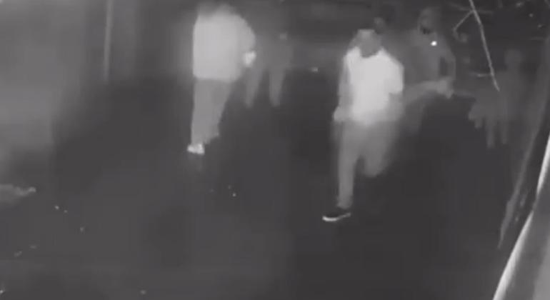 Tekirdağda bakkal dükkanında bıçaklı kavga kamerada; 1 ölü