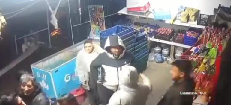 Tekirdağda bakkal dükkanında bıçaklı kavga kamerada; 1 ölü