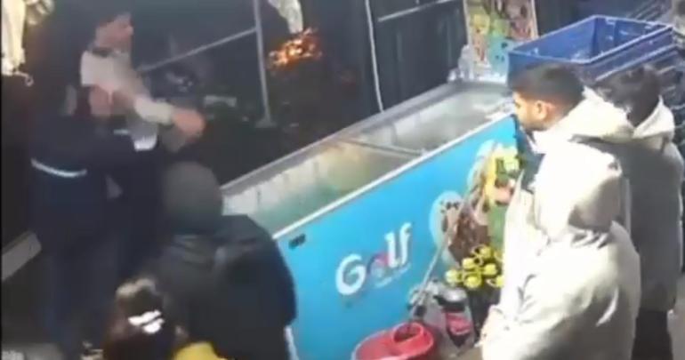 Tekirdağda bakkal dükkanında bıçaklı kavga kamerada; 1 ölü