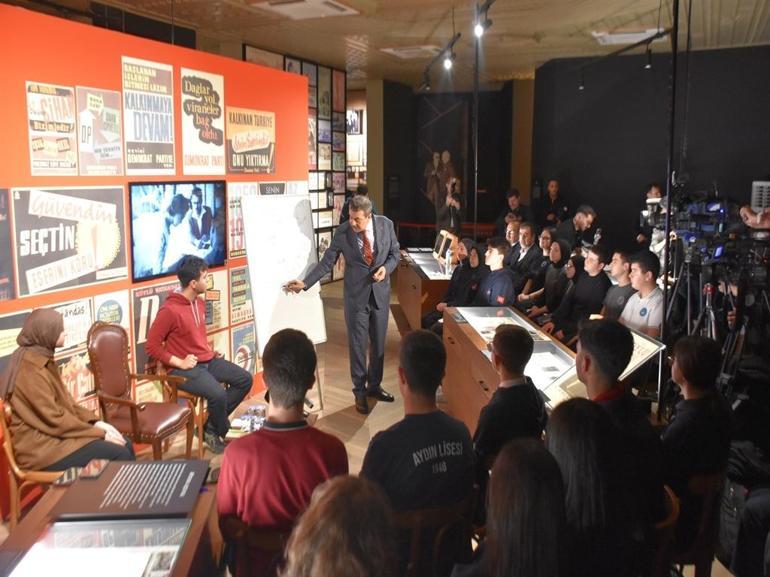 Bakan Tekin, Aydın’da lise öğrencilerine ‘Demokrasi ve İnsan’ dersi verdi