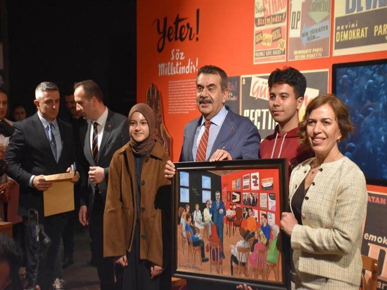 Bakan Tekin, Aydın’da lise öğrencilerine ‘Demokrasi ve İnsan’ dersi verdi