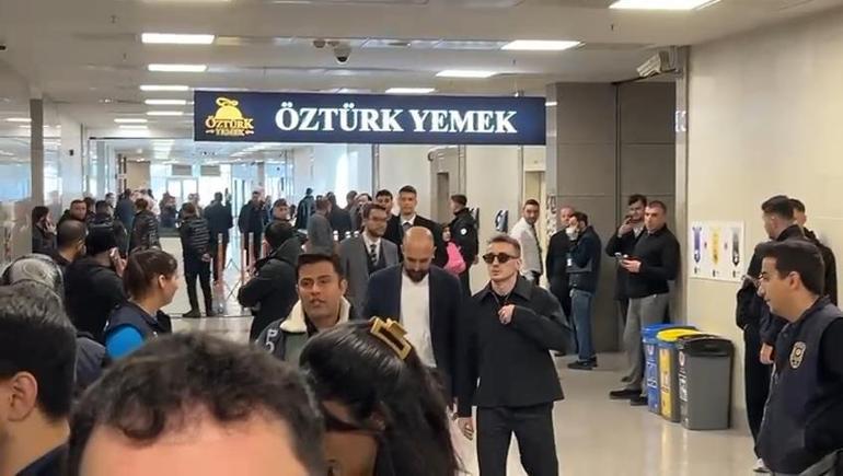 Futbolcu Mert Hakan Yandaş hakim karşısına çıkacak; futbolcular destek için adliyeye geldi