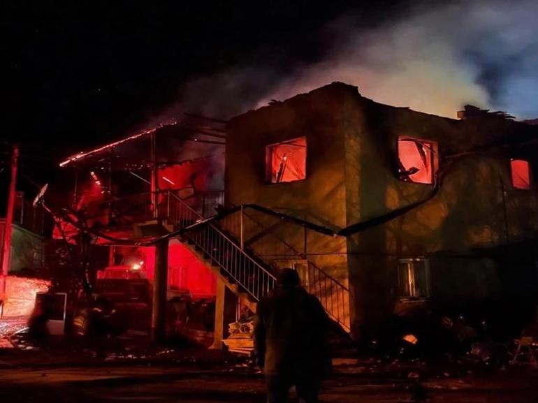 Kızı Meleki yangında kaybedip evsiz kalan anne, hayata tutunmaya çalışıyor