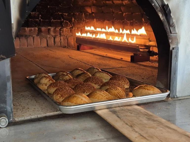 3 çocuk annesi Gamze, baba mesleği fırıncılığı sürdürüyor