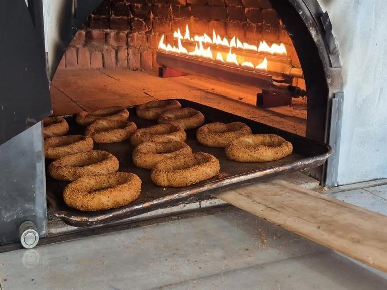 3 çocuk annesi Gamze, baba mesleği fırıncılığı sürdürüyor