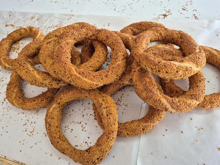 3 çocuk annesi Gamze, baba mesleği fırıncılığı sürdürüyor