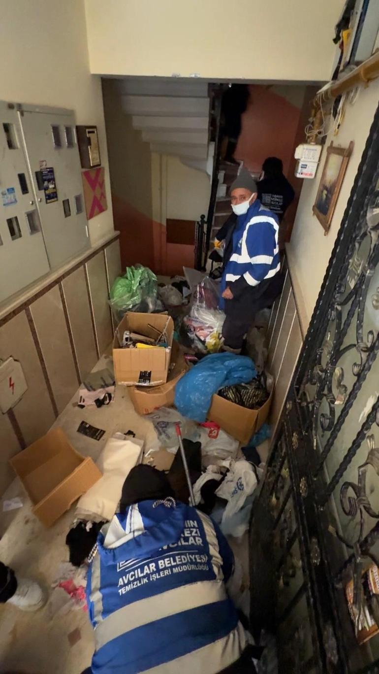 Avcılarda bir binada iki çöp ev birden; 3 kamyon atık çıkarıldı