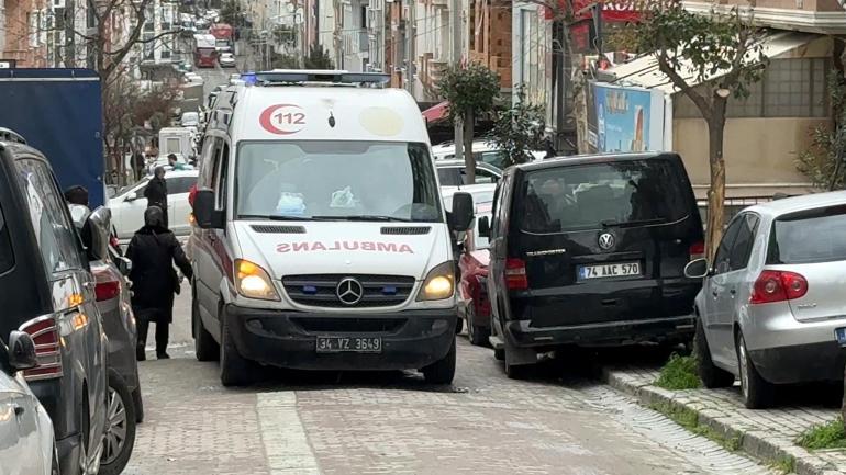 Avcılarda bir binada iki çöp ev birden; 3 kamyon atık çıkarıldı